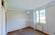 Dpt Côtes-d’Armor (22), à vendre PAIMPOL – Secteur Lanvignec – Maison à reprendre – 65 m² de plain-pied – T3 – 2 chambres – Combles 56 m² au sol – Terrain – 2 dépendances – Centre et port proches