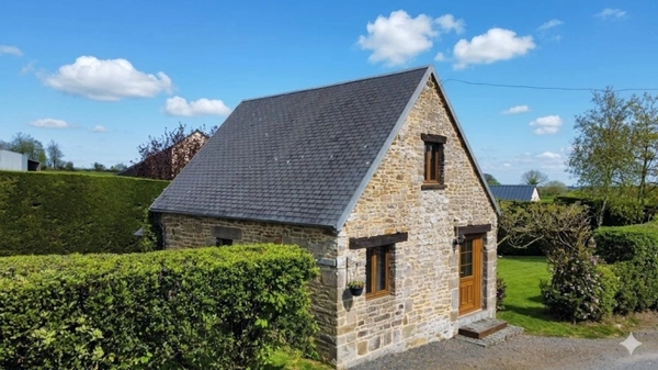 ENSEMBLE IMMOBILIER - ACTIVITE TOURISTIQUE- A VENDRE – MAISON + 3 GÎTES – PISCINES – 1 HA - VILLEDIEU-LES-POÊLES (MANCHE, NORMANDIE) (50)