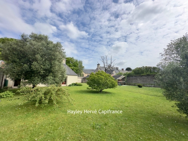 RARE À BAYEUX CENTRE – Grande maison familiale avec jardin plein sud, atelier indépendant et fort potentiel - BAYEUX (14)