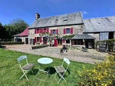 Maison en pierre de 244 m2 habitables avec chambres d'hôtes et 8500 m2 terrain à vendre CHAMP DU BOULT (14)
