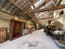 VALAMBRAY, CALVADOS (14) – STONE FARMHOUSE WITH OVER 1,000 M² OF OUTBUILDINGS, STABLES AND BARNS, SET IN ALMOST 1.5 HECTARES)