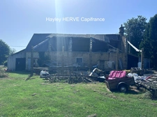 Ensemble de bâtiments avec terrain clos de 3 600 m² – Idéal artisan CHAULIEU (50)