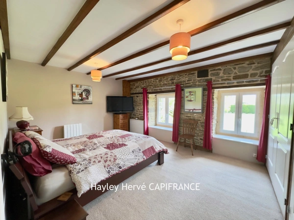 ENSEMBLE IMMOBILIER - ACTIVITE TOURISTIQUE- A VENDRE – MAISON + 3 GÎTES – PISCINES – 1 HA - VILLEDIEU-LES-POÊLES (MANCHE, NORMANDIE) (50)