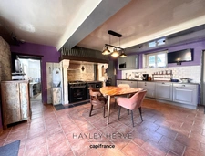 VALAMBRAY, CALVADOS (14) – STONE FARMHOUSE WITH OVER 1,000 M² OF OUTBUILDINGS, STABLES AND BARNS, SET IN ALMOST 1.5 HECTARES)