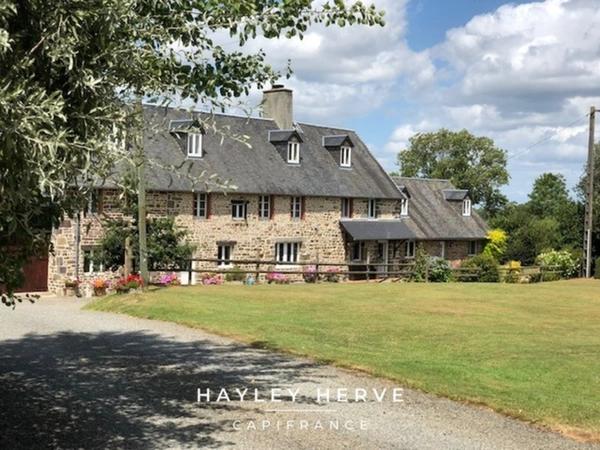 ENSEMBLE IMMOBILIER - ACTIVITE TOURISTIQUE- A VENDRE – MAISON + 3 GÎTES – PISCINES – 1 HA - VILLEDIEU-LES-POÊLES (MANCHE, NORMANDIE) (50)