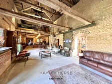 VALAMBRAY, CALVADOS (14) – STONE FARMHOUSE WITH OVER 1,000 M² OF OUTBUILDINGS, STABLES AND BARNS, SET IN ALMOST 1.5 HECTARES)