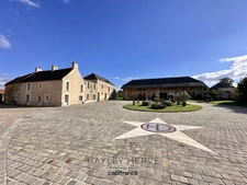 VALAMBRAY, CALVADOS (14) – STONE FARMHOUSE WITH OVER 1,000 M² OF OUTBUILDINGS, STABLES AND BARNS, SET IN ALMOST 1.5 HECTARES)