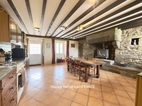 ENSEMBLE IMMOBILIER - ACTIVITE TOURISTIQUE- A VENDRE – MAISON + 3 GÎTES – PISCINES – 1 HA - VILLEDIEU-LES-POÊLES (MANCHE, NORMANDIE) (50)