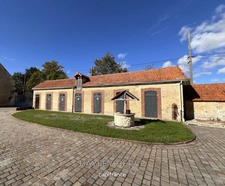 VALAMBRAY, CALVADOS (14) – STONE FARMHOUSE WITH OVER 1,000 M² OF OUTBUILDINGS, STABLES AND BARNS, SET IN ALMOST 1.5 HECTARES)