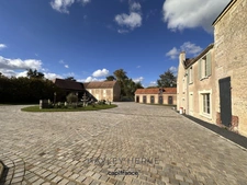 VALAMBRAY, CALVADOS (14) – STONE FARMHOUSE WITH OVER 1,000 M² OF OUTBUILDINGS, STABLES AND BARNS, SET IN ALMOST 1.5 HECTARES)