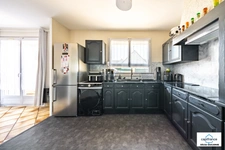 Tenanted house for sale, 6 rooms, GENLIS (21), ideal for investors, 4 bedrooms, wooded grounds and garage