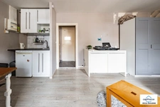 Commercial premises/office and apartment for sale in Dijon (21), Transvaal area, with excellent visibility.