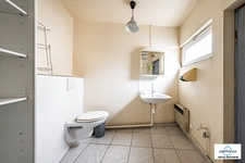 Commercial premises/office and apartment for sale in Dijon (21), Transvaal area, with excellent visibility.