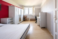 Apartment for sale in Dijon (21), 5 rooms, 95 m², with large balcony, cellar and garage