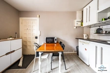 Commercial premises/office and apartment for sale in Dijon (21), Transvaal area, with excellent visibility.