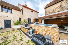 Ensemble immobilier de 180 m² de 9 pièces avec maison de caractère et T2 à AUTREY LES GRAY (70)