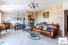 Occupied life annuity apartment for sale 4 rooms FONTAINE LES DIJON (21) with cellar and garage