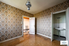 House for sale in SAINT APOLLINAIRE (21), 7 rooms, 5 bedrooms, 542 m² wooded plot with garage