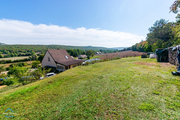 Dpt Côte d'Or (21), viager à vendre DIJON à 30 kms, maison de 7 pièces avec terrain  