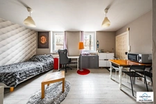 Commercial premises/office and apartment for sale in Dijon (21), Transvaal area, with excellent visibility.