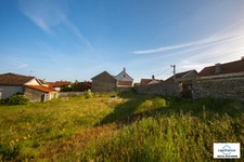 Land for sale in Is-sur-Tille (21) on a plot of over 800 m² with planning permission