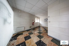 Commercial premises/office and apartment for sale in Dijon (21), Transvaal area, with excellent visibility.