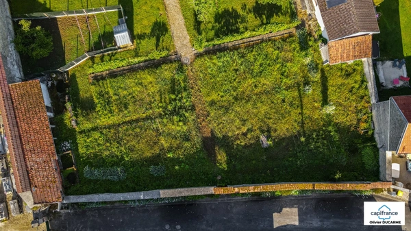 Terrain à vendre  IS SUR TILLE (21) sur une parcelle de plus de 800 m² avec permis d'aménager