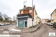 Commercial premises/office and apartment for sale in Dijon (21), Transvaal area, with excellent visibility.