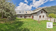 LA SALLE-LES-ALPES – 4 GARAGES +198 m² DE STOCKAGE – PRODUIT RARE