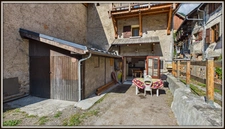 VAL-DES-PRÉS – MAISONNETTE ENTIÈREMENT RÉNOVÉE AVEC GARAGE ET EXTÉRIEUR