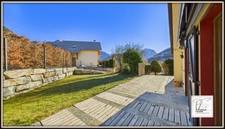 Maison lumineuse de 180 m² au sol – Jardin, garage, sous-sol – Briançon