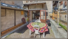 VAL-DES-PRÉS – MAISONNETTE ENTIÈREMENT RÉNOVÉE AVEC GARAGE ET EXTÉRIEUR
