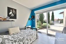 Maison familiale de plain-pied – 5 chambres – Double garage – Terrain de 1 000 m² – DPE B – 