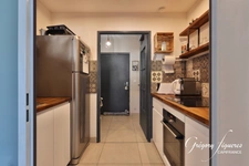 Studio avec balcon et garage – Saint-Priest Village, à deux pas du Château