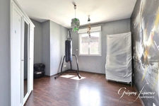Maison familiale de plain-pied – 5 chambres – Double garage – Terrain de 1 000 m² – DPE B – 