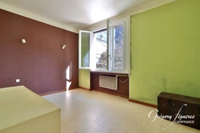 Maison familiale avec terrasse, terrain et deux logements – 152 m²