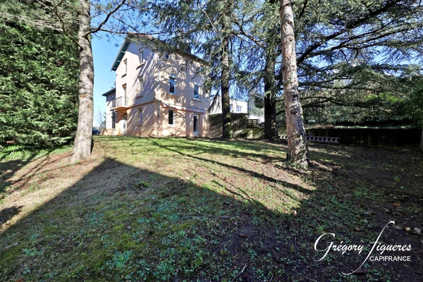 Maison bourgeoise de caractère – 200 m² – 6 chambres – Terrain arboré 712 m²