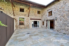 Exceptional house with rare amenities in the Monts du Lyonnais