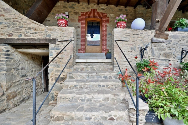 DOMAINE DE CHARME DU XIXᵉ SIÈCLE – 220 m² – MONTS DU LYONNAIS