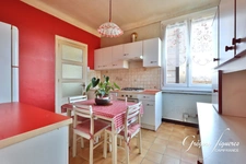 Maison familiale avec terrasse, terrain et deux logements – 152 m²