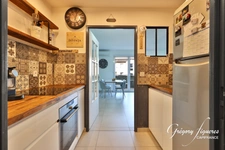 Studio avec balcon et garage – Saint-Priest Village, à deux pas du Château