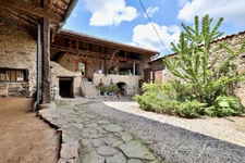 DOMAINE DE CHARME DU XIXᵉ SIÈCLE – 220 m² – MONTS DU LYONNAIS