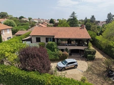 CHAPONOST – Élégante maison familiale avec possibilité de deux logements indépendants – Terrain de 802 m²