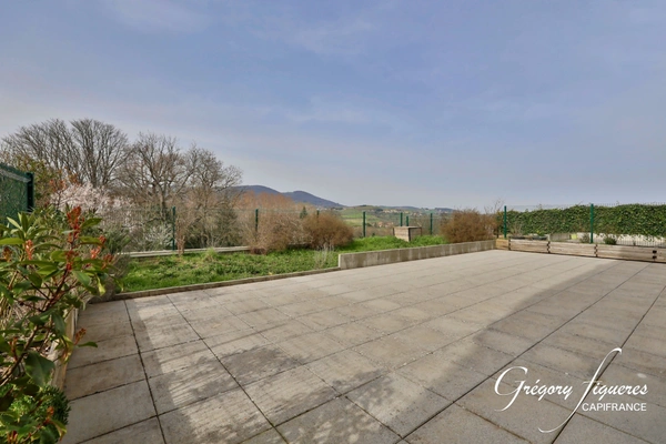 T3 70 m² Rez-de-jardin avec terrasse exceptionnelle de 124 m² + garage – Vue nature