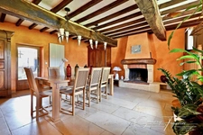 DOMAINE DE CHARME DU XIXᵉ SIÈCLE – 220 m² – MONTS DU LYONNAIS