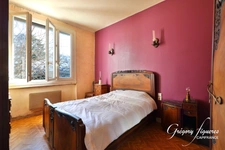 Maison familiale avec terrasse, terrain et deux logements – 152 m²