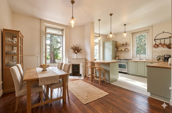 Maison bourgeoise de caractère – 200 m² – 6 chambres – Terrain arboré 712 m²