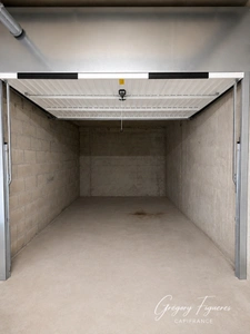 GARAGE FERMÉ À LOUER – 13,9 m² – DÉCINES-CHARPIEU – RUE DE LA RÉPUBLIQUE