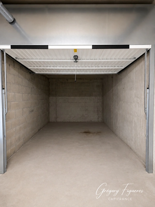 GARAGE FERMÉ À LOUER – 13,9 m² – DÉCINES-CHARPIEU – RUE DE LA RÉPUBLIQUE