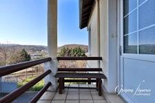 Maison familiale avec terrasse, terrain et deux logements – 152 m²